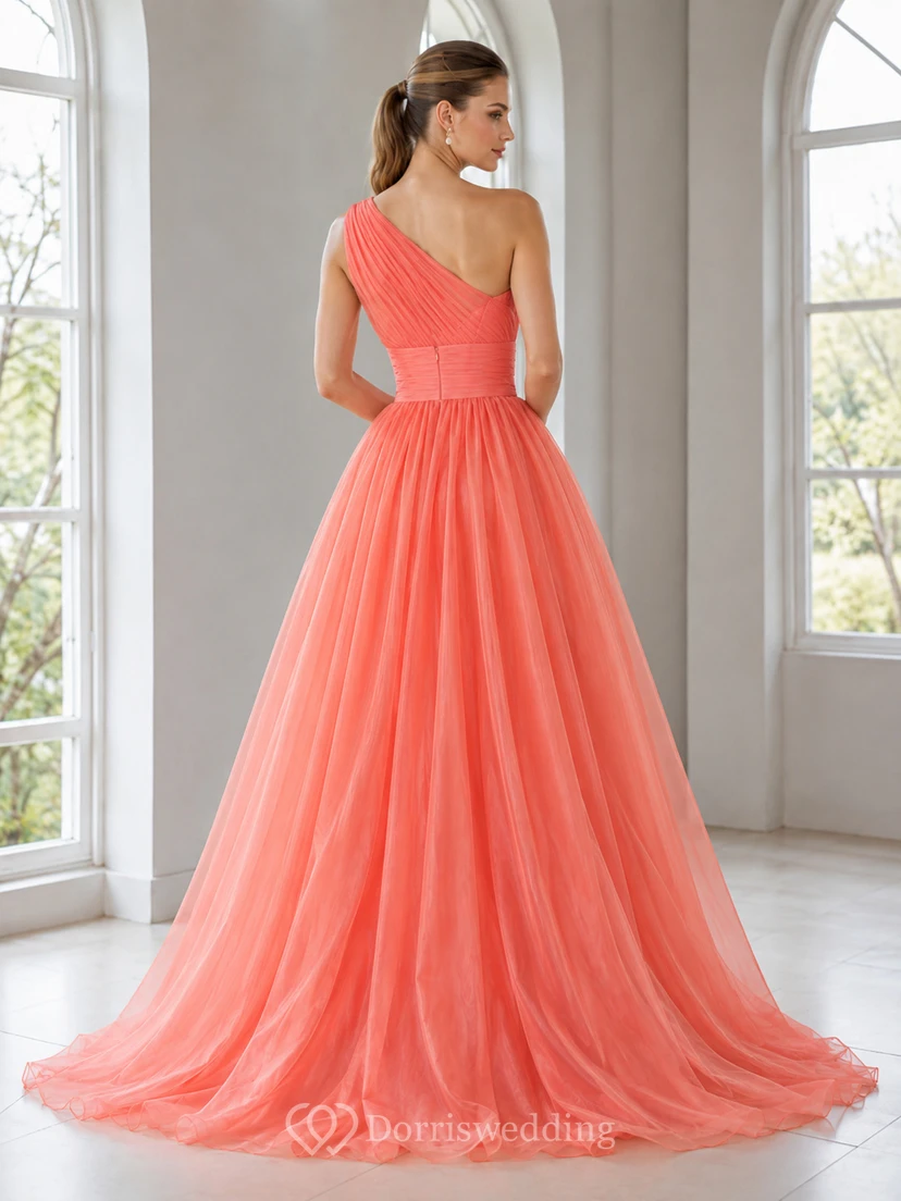 Robe de demoiselle d'honneur corail asymétrique en mousseline, coupe trapèze, traîne, style moderne view 2