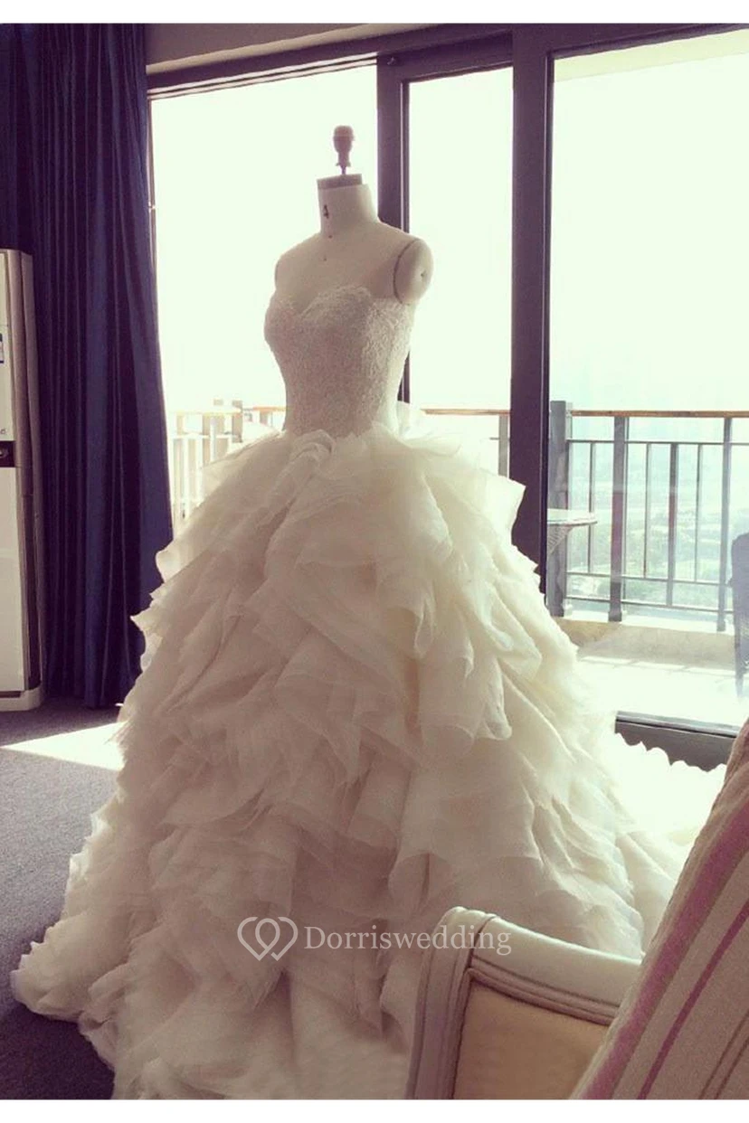Elegant Ruffles Appliques Beadings Tulle Wedding Dress Spaghetti Strap