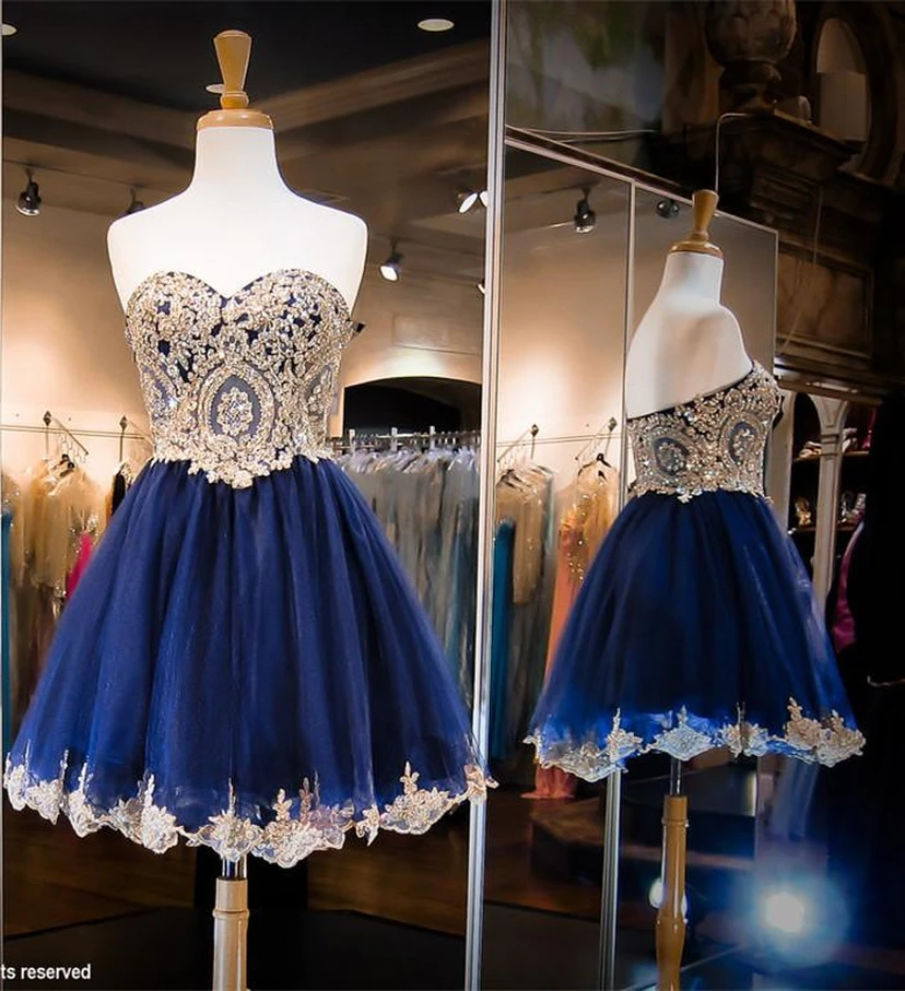 Luxuriöses, ärmelloses, kurzes Homecoming-Kleid mit Herzausschnitt und Kristallapplikationen view 2