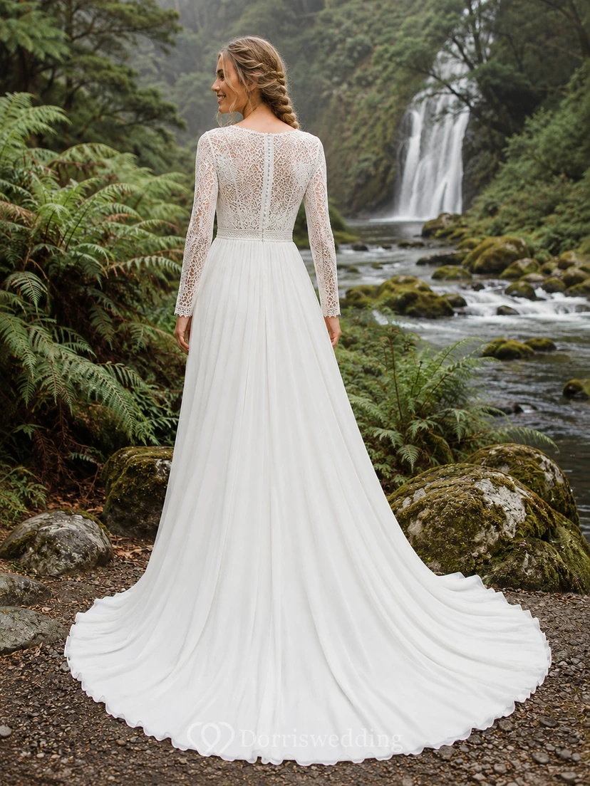 Robe de mariée en mousseline de soie à manches longues et col en V, coupe trapèze, traîne chapelle, en dentelle et avec effet cascade view 2