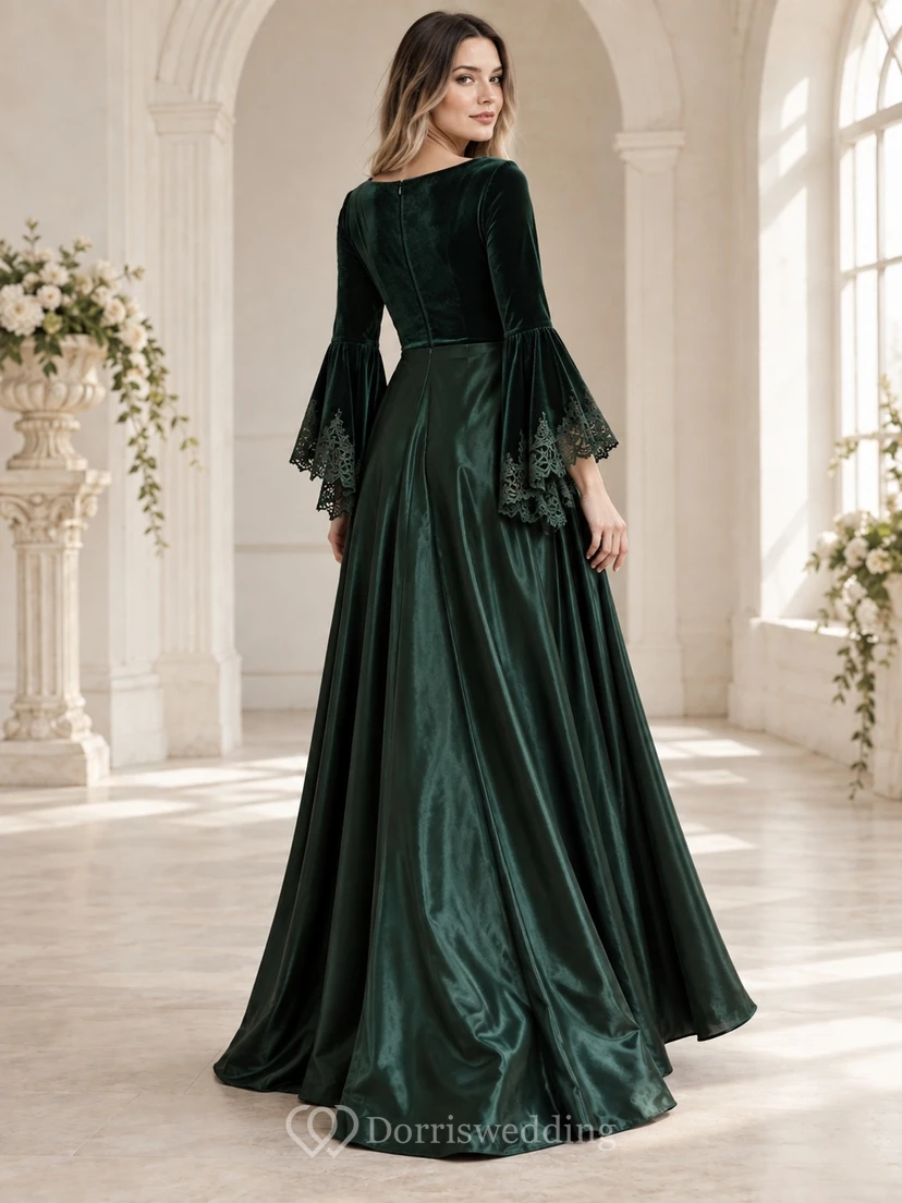 Elegantes Brautjungfernkleid mit langen, smaragdgrünen Glockenärmeln im Gothic-Stil aus Samt, Satin und Spitzenbesatz view 2