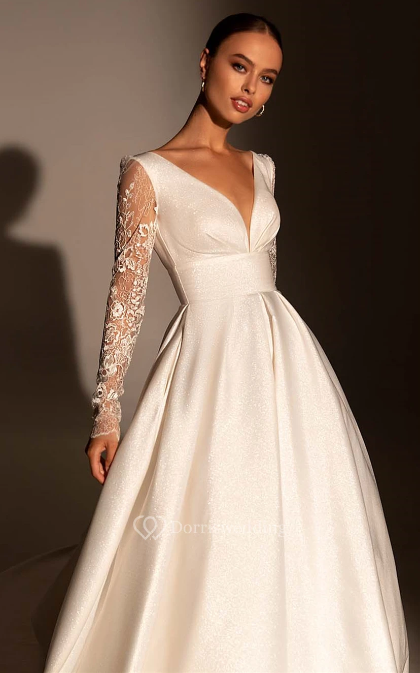 Precioso vestido de novia de satén estilo princesa con fruncido y cinta. view 3