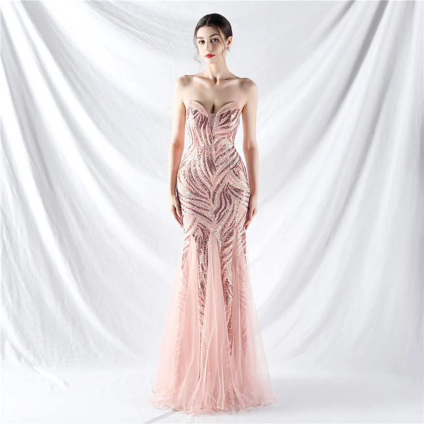 Schwer gearbeitetes, perlenbesetztes Abendkleid aus Netzgewebe mit superdichter Paillettenbesatz view 19
