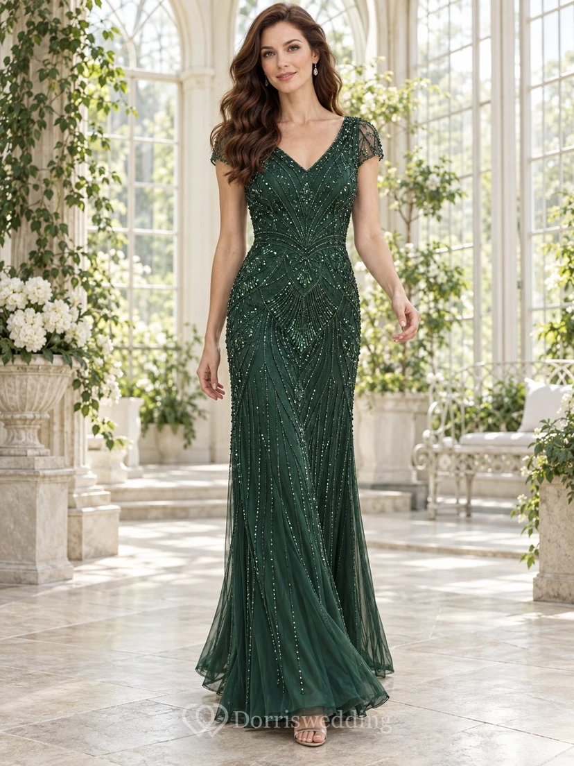 Vestido largo de dama de honor vintage verde oscuro, tubo, cuello en V, mangas cortas, con detalles geométricos y cuentas.