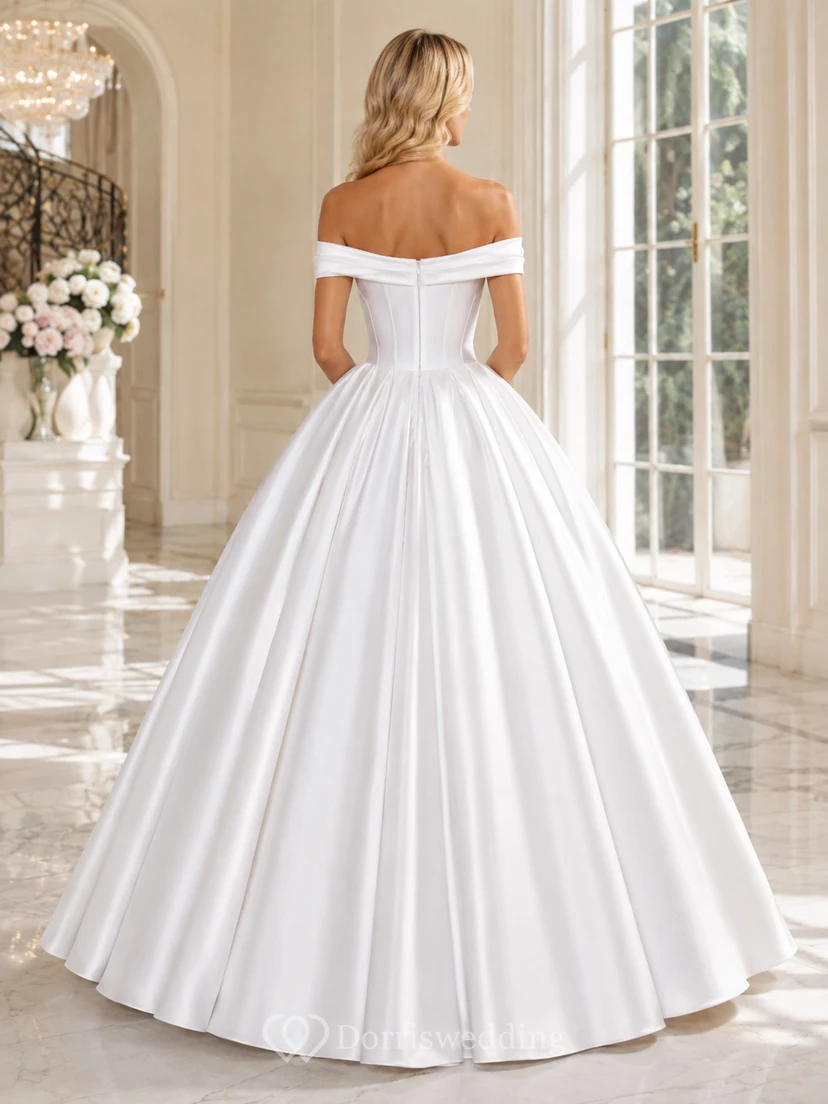 Robe de bal blanche élégante en satin plissé à épaules dénudées, longue jusqu'au sol, idéale pour une débutante. view 2