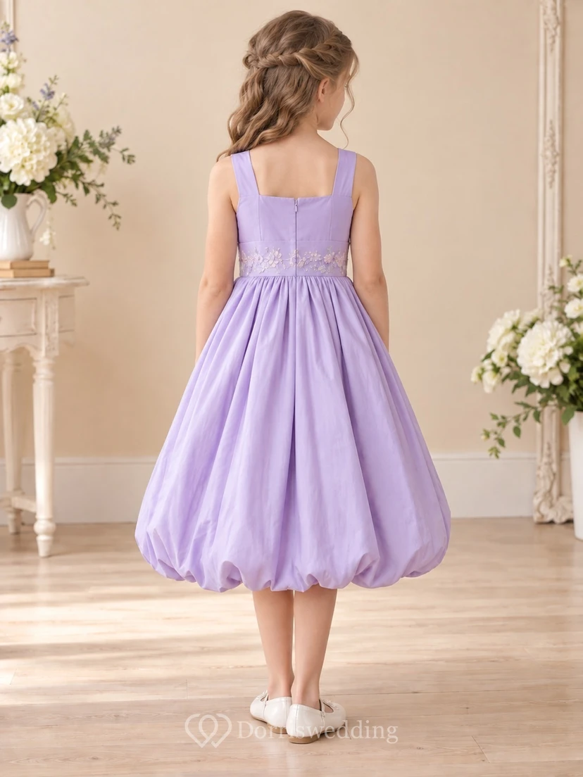 Lavendelfarbenes, knielanges, ärmelloses Baumwollkleid mit eckigem Ausschnitt und Blumenmuster, tailliert, für Blumenmädchen view 2