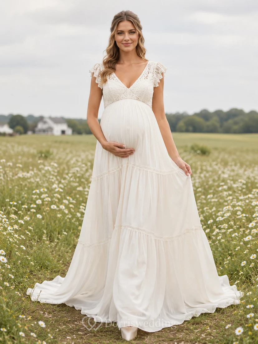 Umstandskleid mit V-Ausschnitt, Spitze und kurzen Ärmeln für eine Hochzeit im Landhausstil