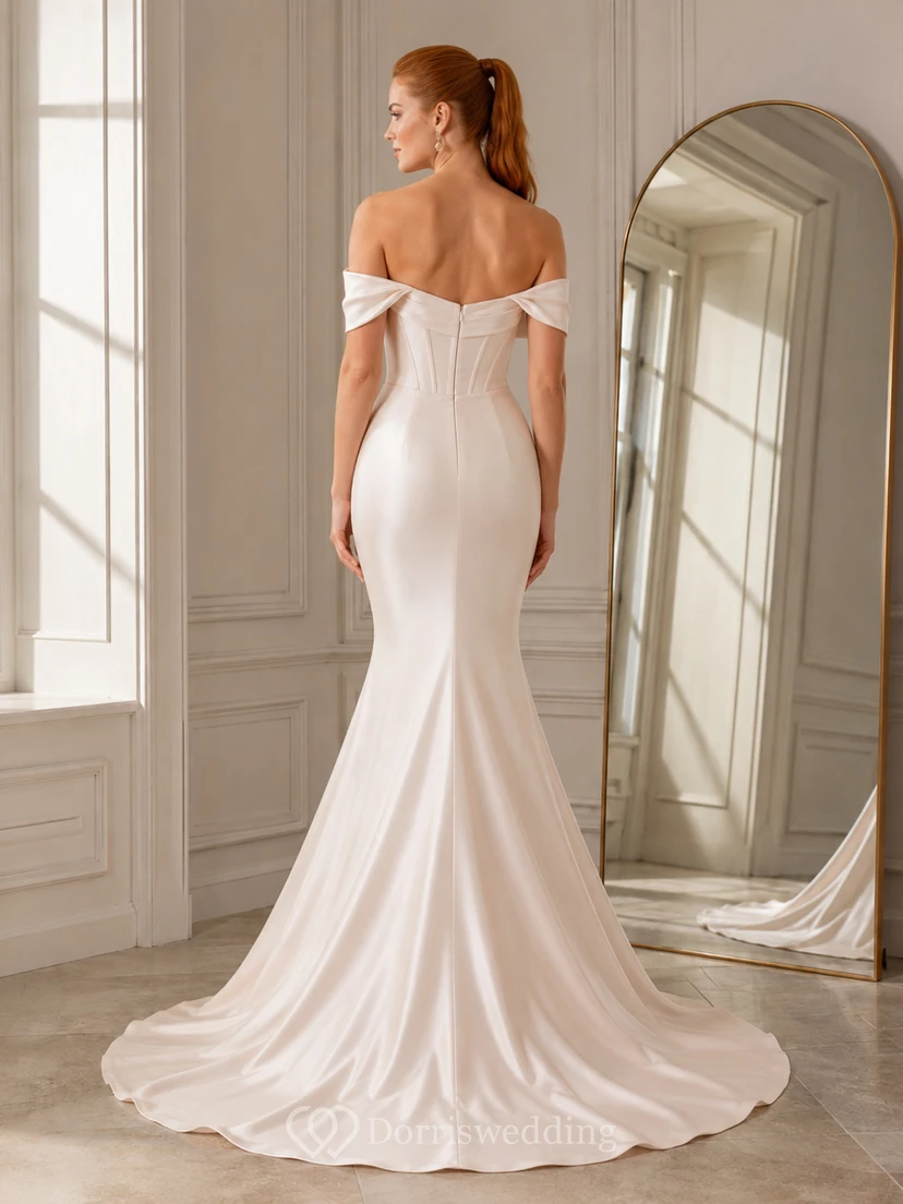 Robe de mariée sirène en satin drapé à épaules dénudées et manches courtes, style chapelle view 2