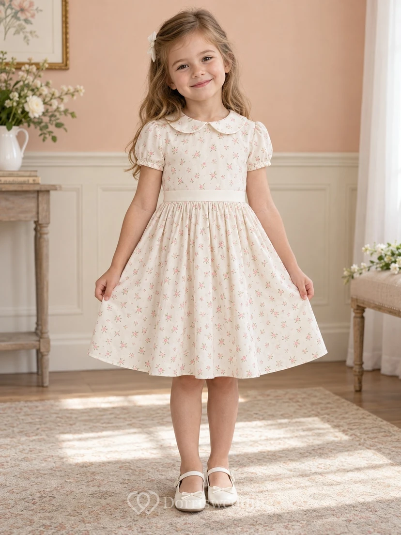 Schlichtes, schlichtes elfenbeinfarbenes knielanges Kleid mit Peter-Pan-Kragen, kurzen Rüschenärmeln und floralem Muster für Blumenmädchen