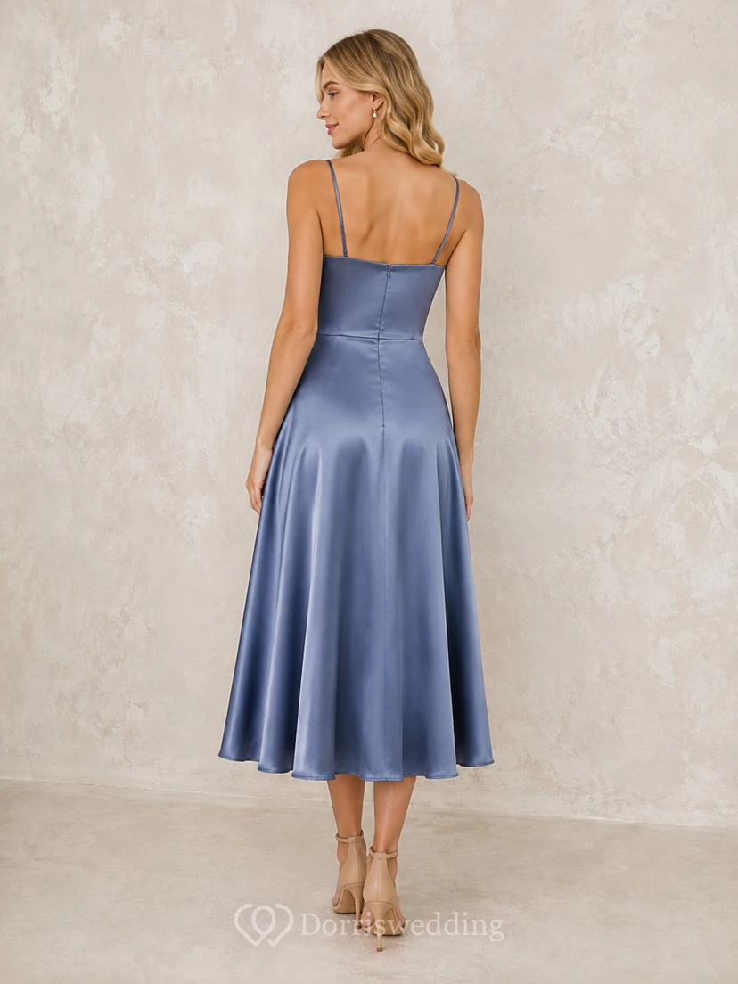 Schlichtes, stahlblaues Brautjungfernkleid mit Spaghettiträgern und Herzausschnitt aus Satin in A-Linie und Teelänge. view 2