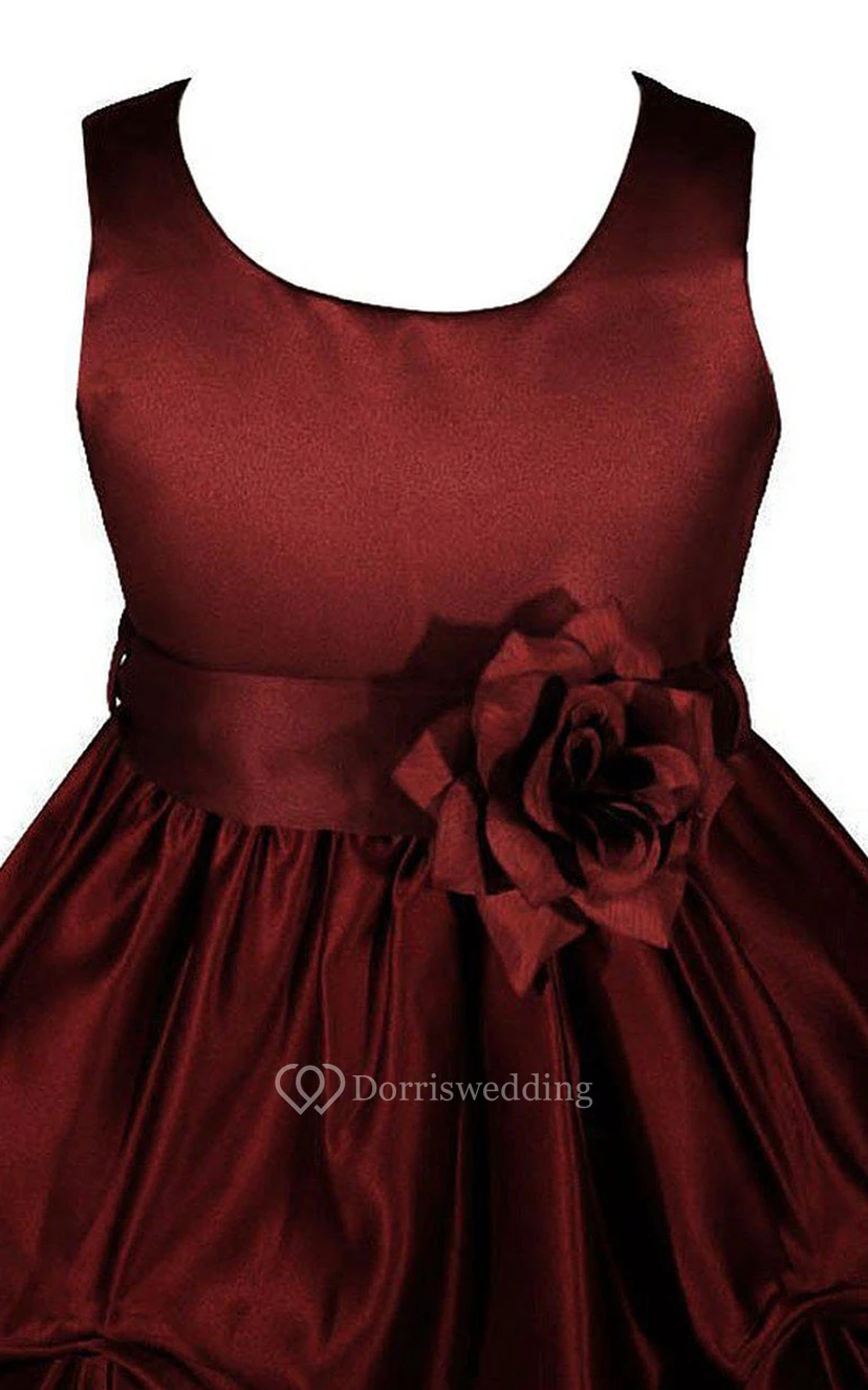 Sleeveless Scoop-neck Dress With Ruffles and Flower view 2