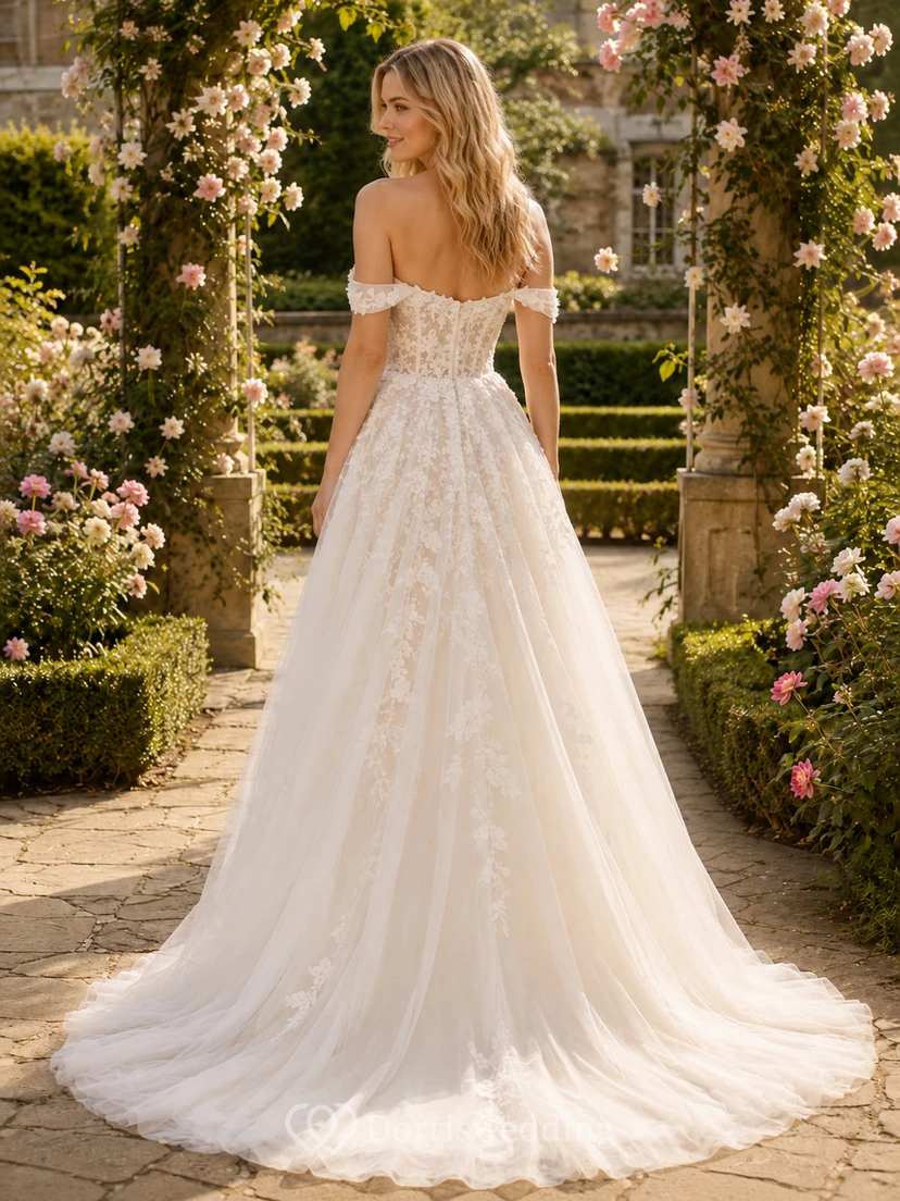 Vestido de novia de encaje, corte A, hombros descubiertos, largo hasta el suelo, con apliques y escote en V en la espalda. view 2