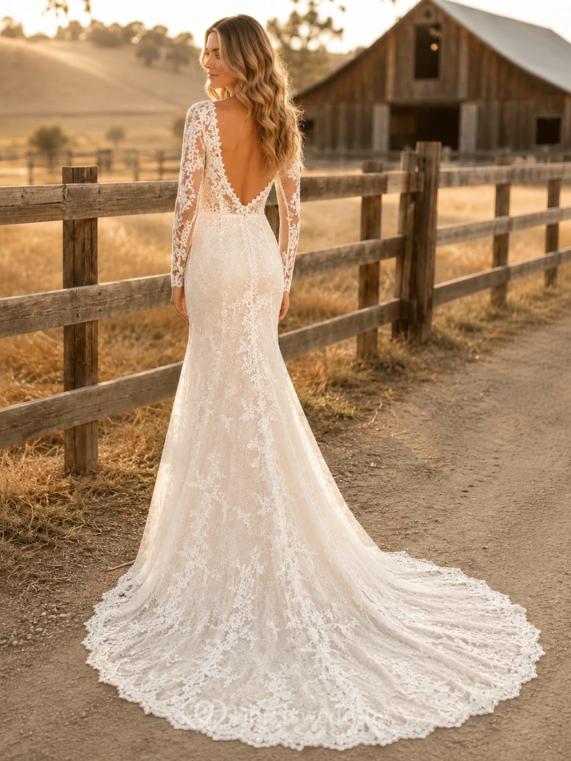 Vestido de novia de tul y encaje campestre, estilo sirena, con escote en V, manga larga, cola de corte y espalda baja en V. view 2