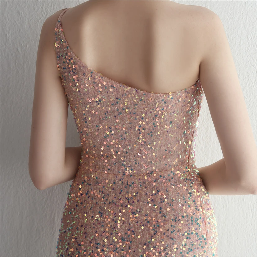 Handgefertigter Paillettenrock mit One-Shoulder-Schnitt, elegant für festliche Anlässe und Galas, mit Schlitz und Meerjungfrauenschnitt. view 60