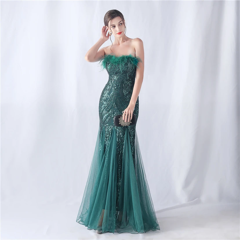 Vestido de noche de malla con lentejuelas y top palabra de honor con estampado de plumas de avestruz y flores para bodas y reuniones. view 19