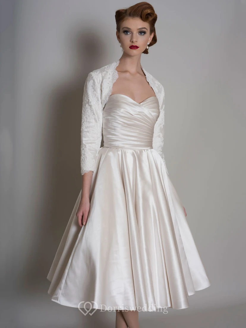 Vestido de novia midi de satén con escote corazón y corte en A, con tiras cruzadas y chaqueta. view 3