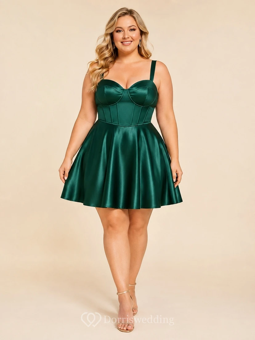 Robe mini trapèze grande taille en satin émeraude à décolleté cœur et bretelles larges, corset