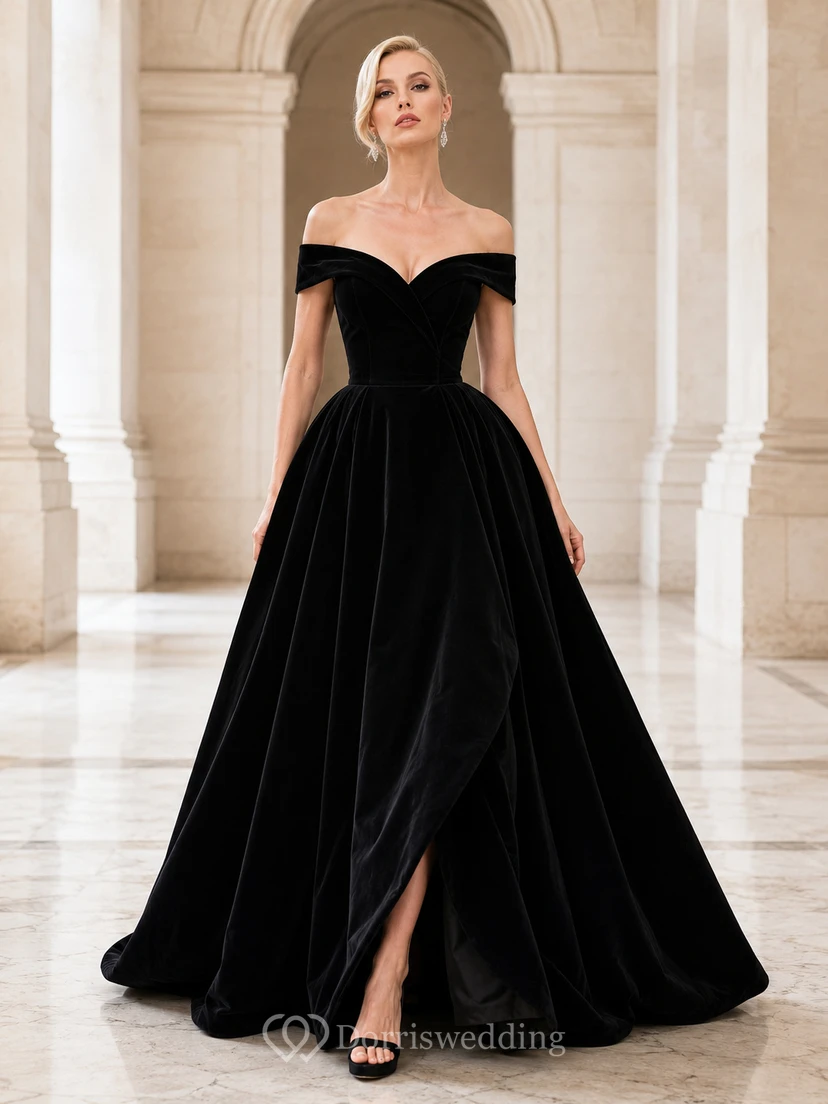 Schwarzes, schulterfreies, herzförmiges Samt-Ballkleid mit Schlitz und Falten für den Empfang