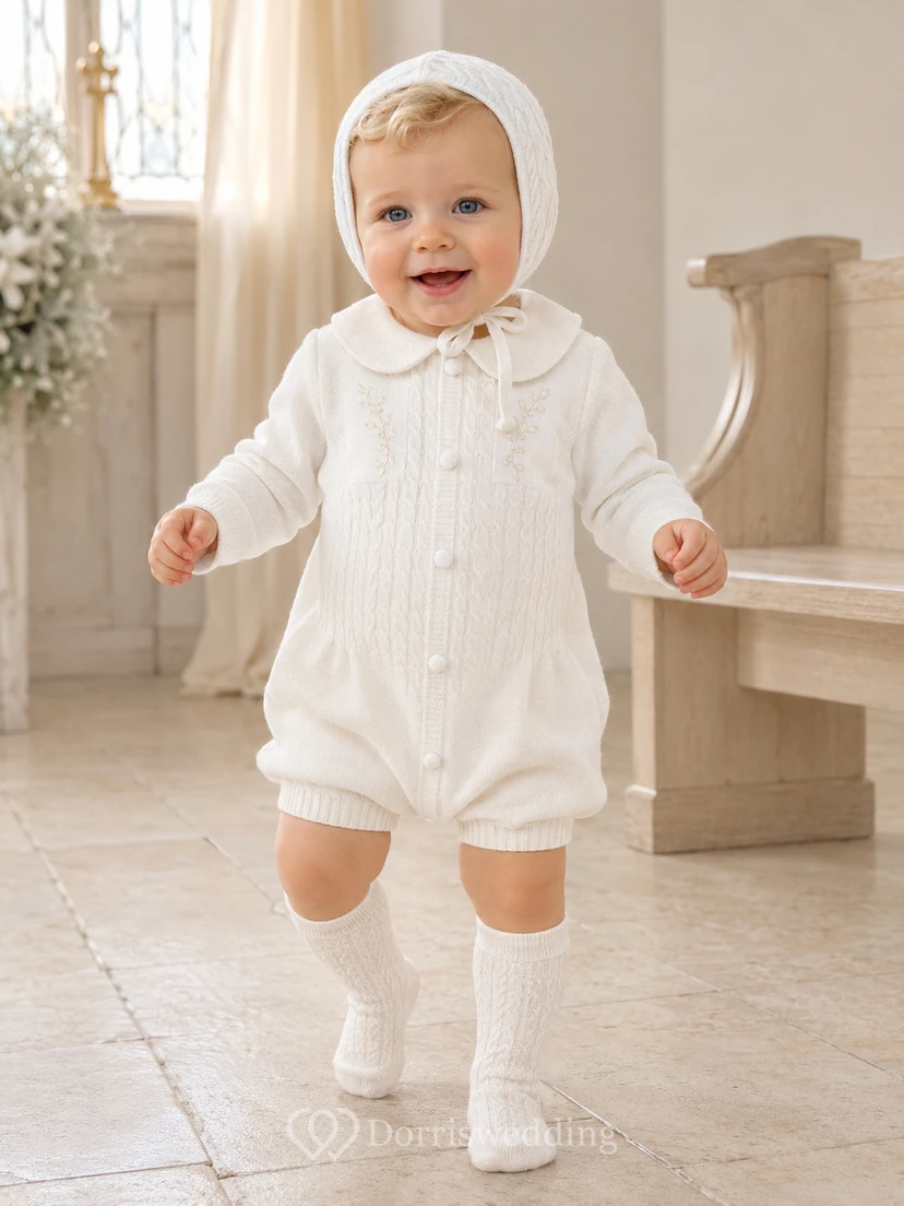 Winterweißer Langarm-Baby-Taufoverall mit Zopfstrickmütze