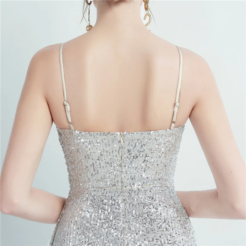 Robe de soirée longue à sequins haute densité, plissée, fendue sur le côté et à bretelles view 43