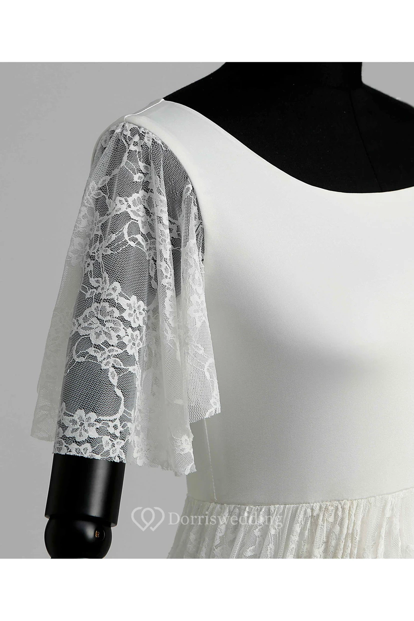 Robe de mariée en satin et dentelle, coupe trapèze, décolleté en V, manches courtes illusion, traîne courte. view 6