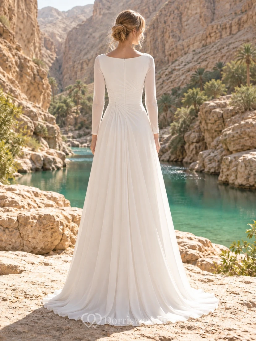 Vestido de novia sencillo y modesto de gasa con escote barco y manga larga, corte en A view 2