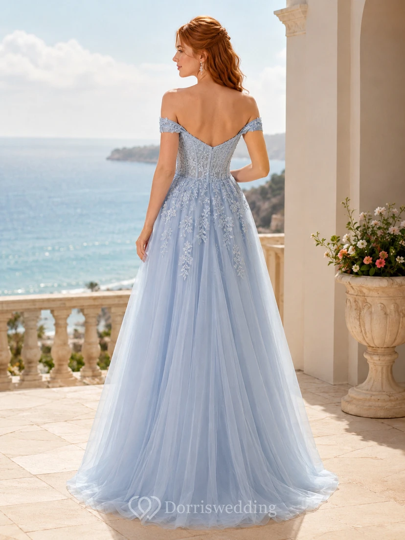 Vestido de verano azul cielo con hombros descubiertos de encaje y tul view 2