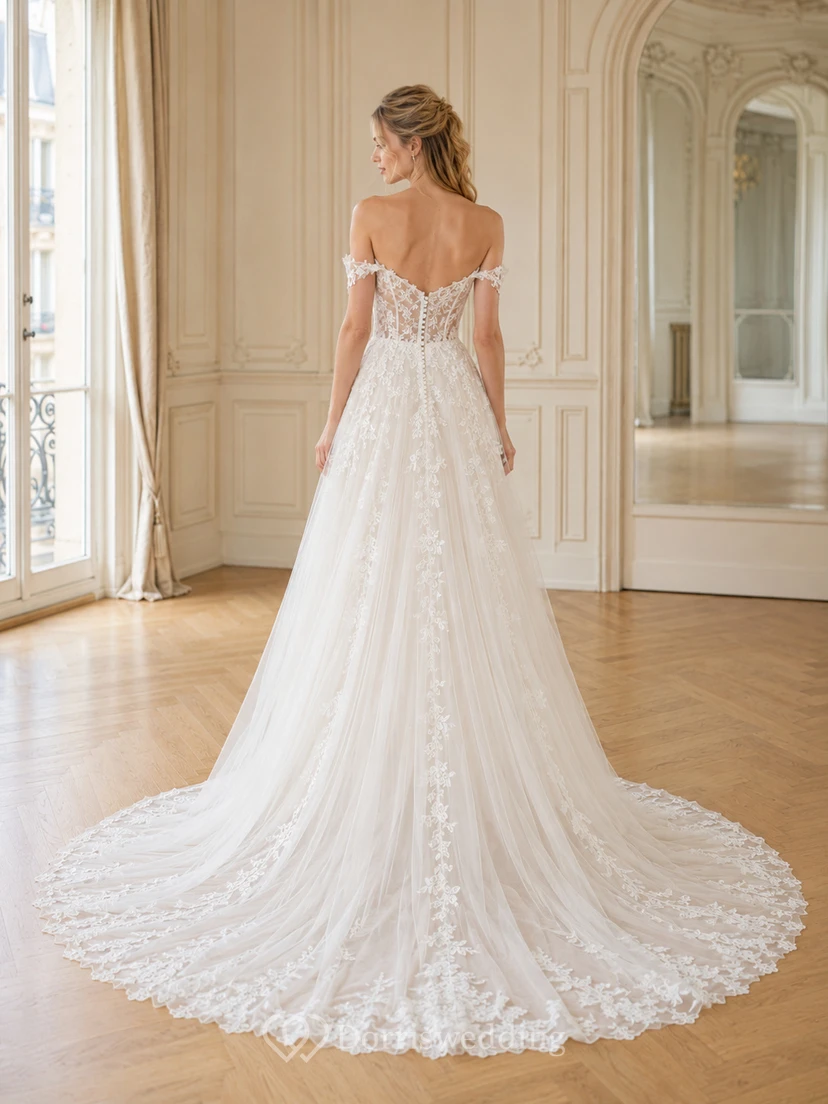 Vestido de novia de corte A, tul con encaje refinado, hombros descubiertos, manga corta, cola capilla y apliques florales. view 2