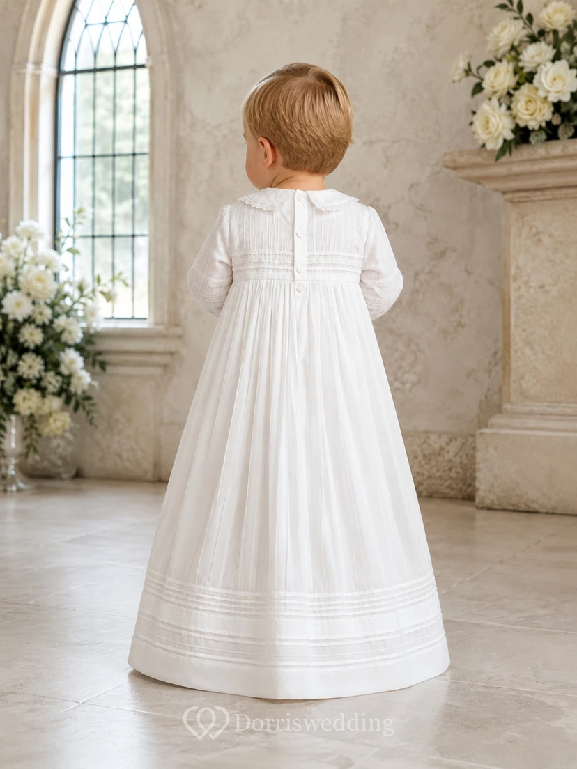 Weißes, langärmeliges, traditionelles Taufkleid mit Biesen und bodenlanger Passform für Jungen view 2