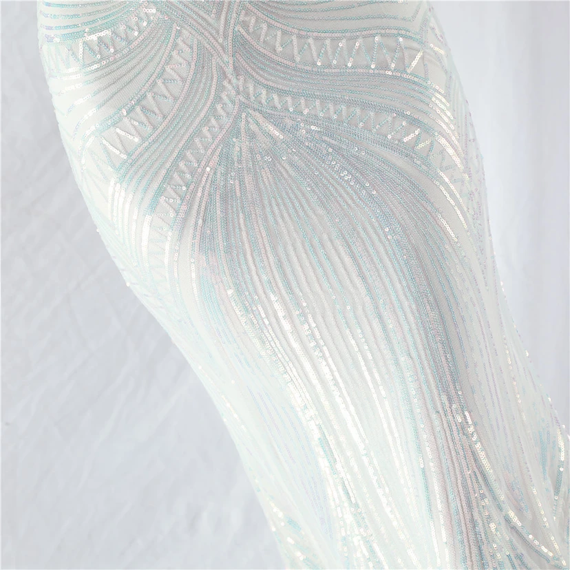 Vestido de noche con cuentas florales y plumas de avestruz elaboradas artesanalmente view 11