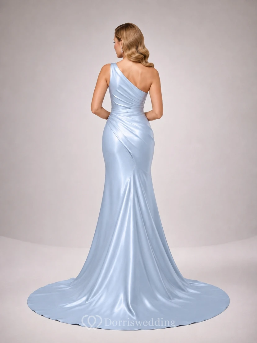 Vestido de novia formal sencillo, modesto, romántico, de sirena, con un solo hombro view 2