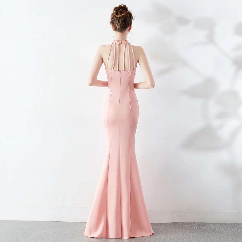 Robe de mariée longue rouge à traîne et col halter, style automne, pour un banquet de mariage ou une soirée. view 22