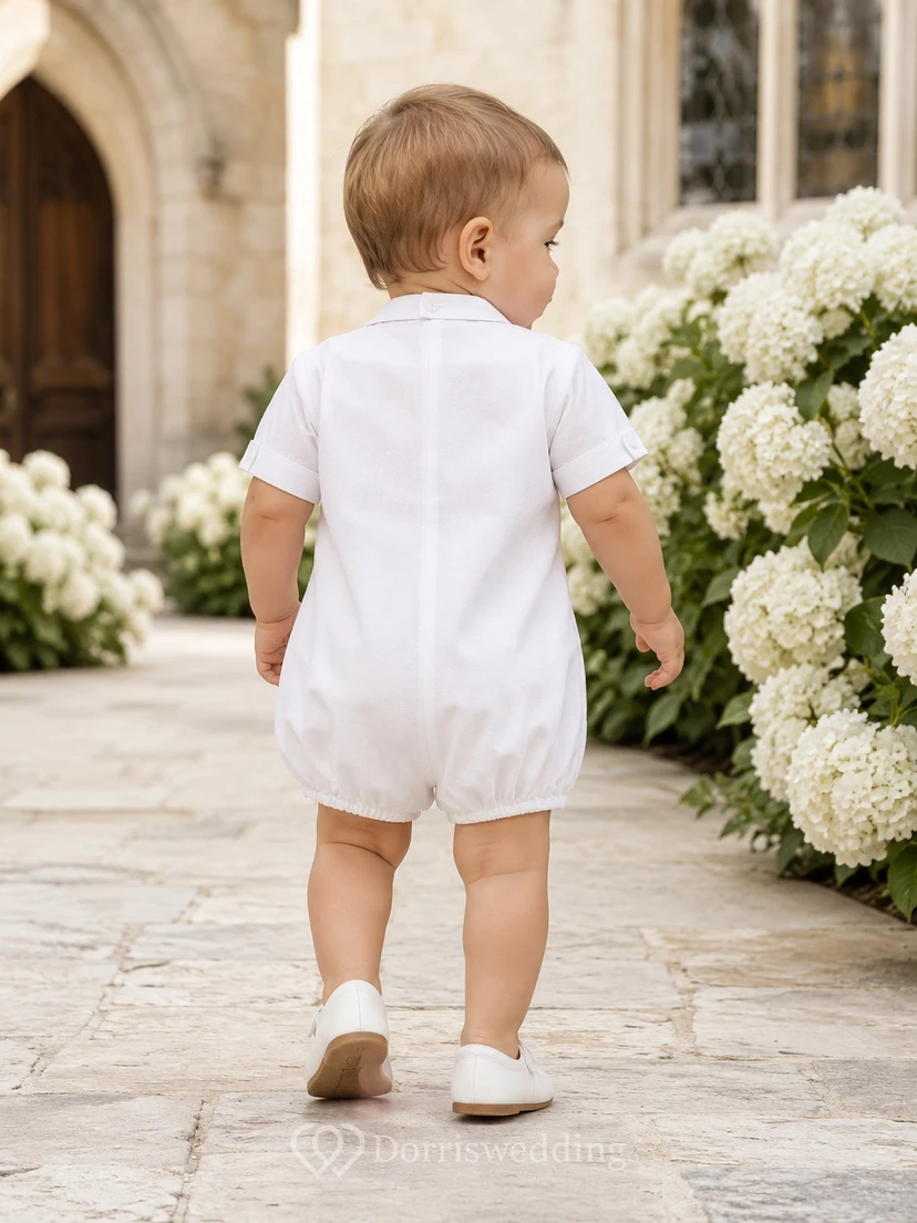 Pelele formal de bautizo blanco con cuello mandarín y pliegues para bebé niño. view 2