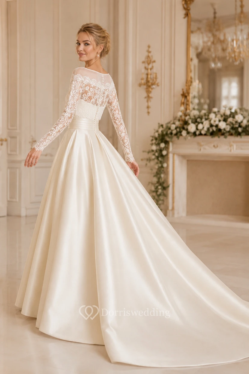 Robe de mariée élégante en satin, coupe trapèze, manches longues et fronces. view 2
