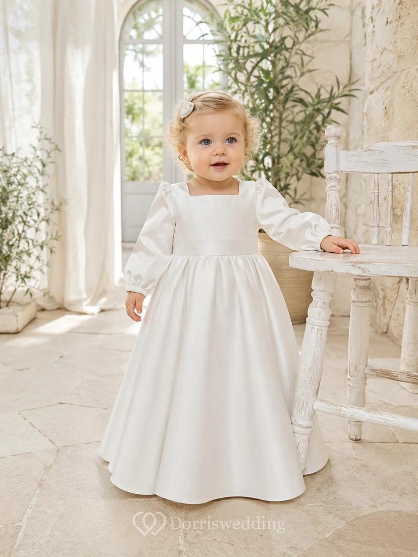 Schlichtes, mattes Satin-Taufkleid in A-Linie mit langen Ärmeln