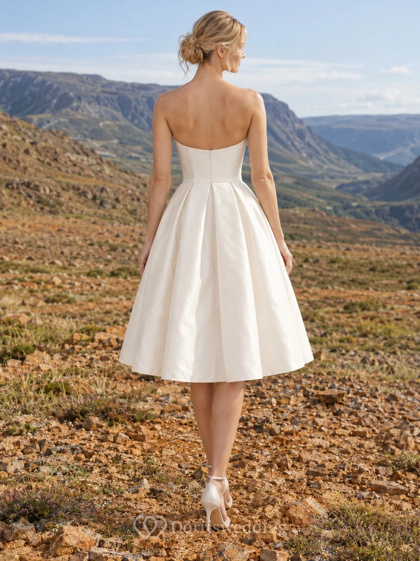 Brautkleid in Knielänge mit herzförmigem Ausschnitt und plissiertem A-Linien-Rock aus Taft view 2
