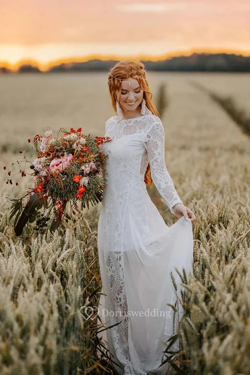 Robe de mariée bohème fourreau à manches longues et col rond en dentelle style champêtre