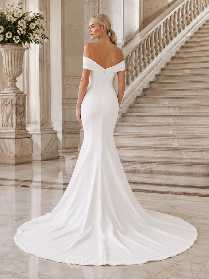 Vestido de novia sencillo estilo sirena con escote Bardot, cintura baja y cola. view 2