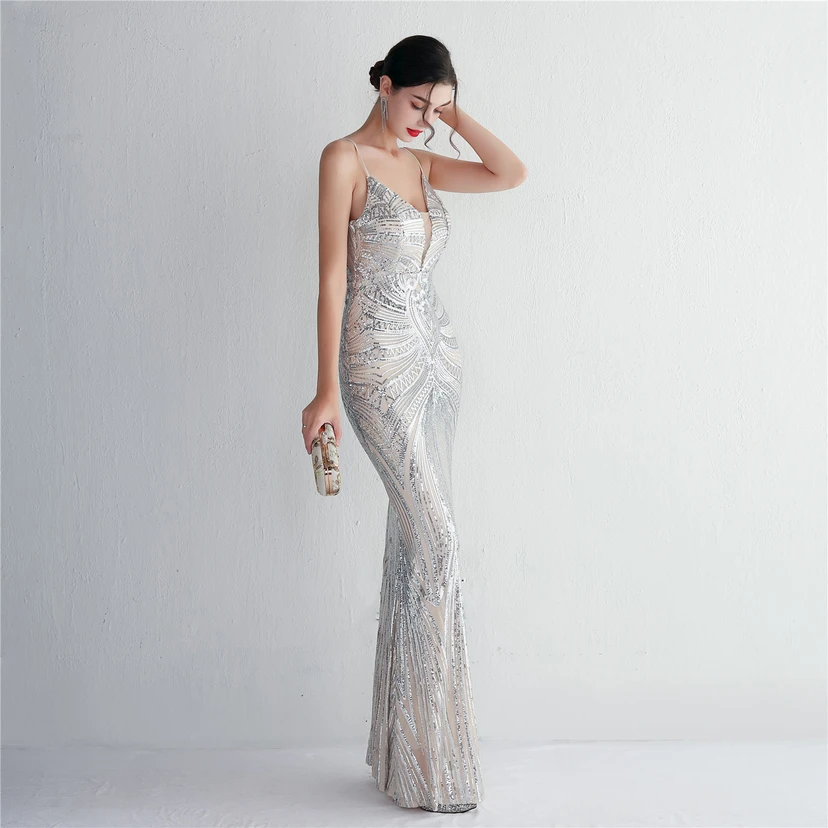 Vestido largo de noche con lentejuelas y tirantes de flores, ajustado, elegante y de estilo sofisticado. view 12