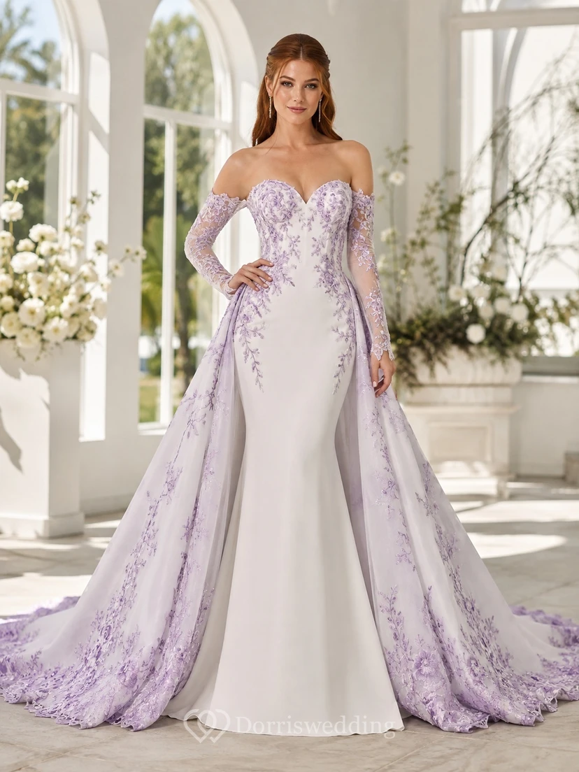Lavendelfarbenes Brautkleid im Meerjungfrauenstil aus Satin mit floralem Muster, herzförmigem Ausschnitt, langen Ärmeln und Kapellenschleppe