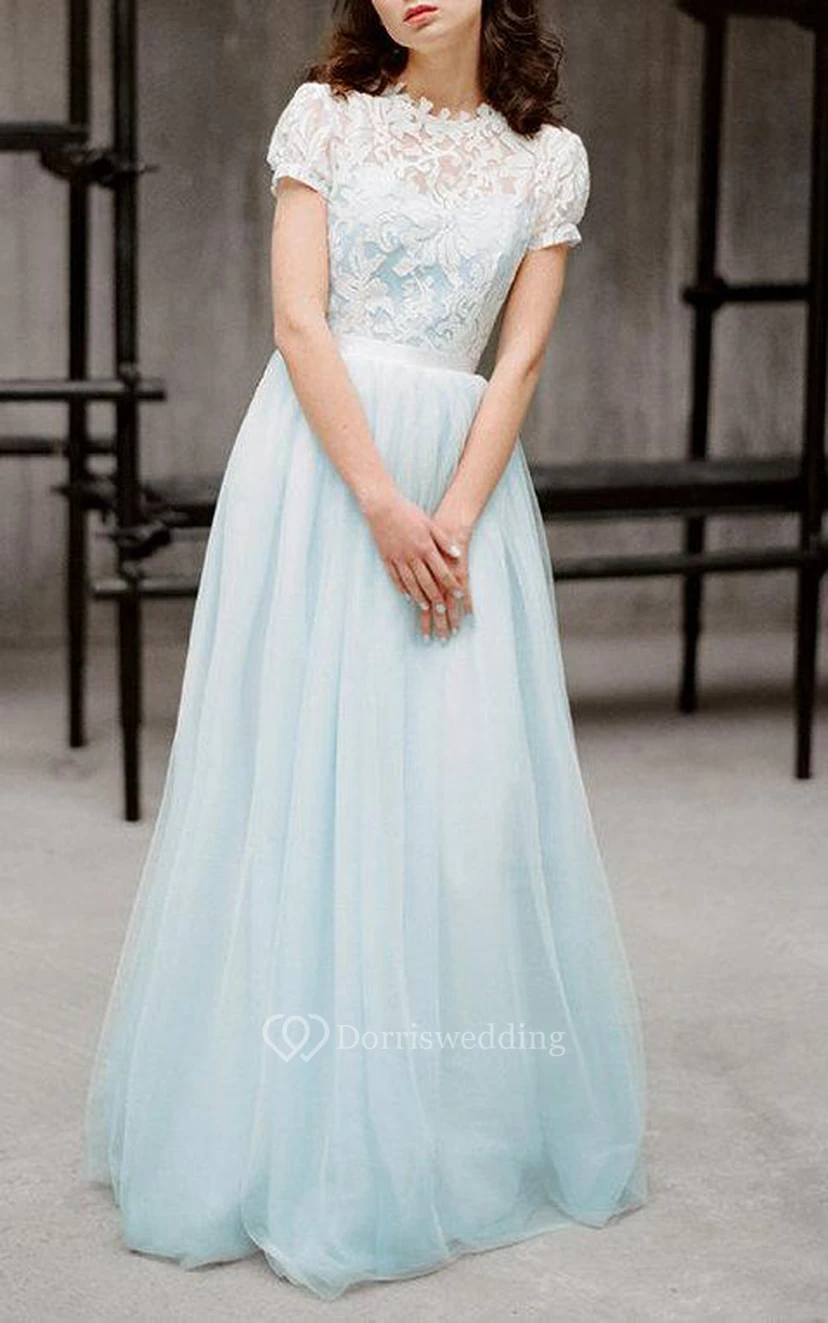 Robe courte en tulle, dentelle et satin avec boutons