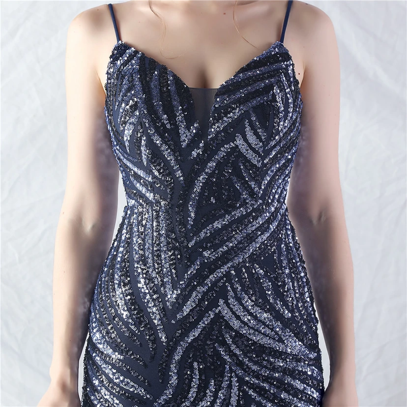 Paillettenbesetztes Abendkleid aus Netzstoff und Trägern view 8