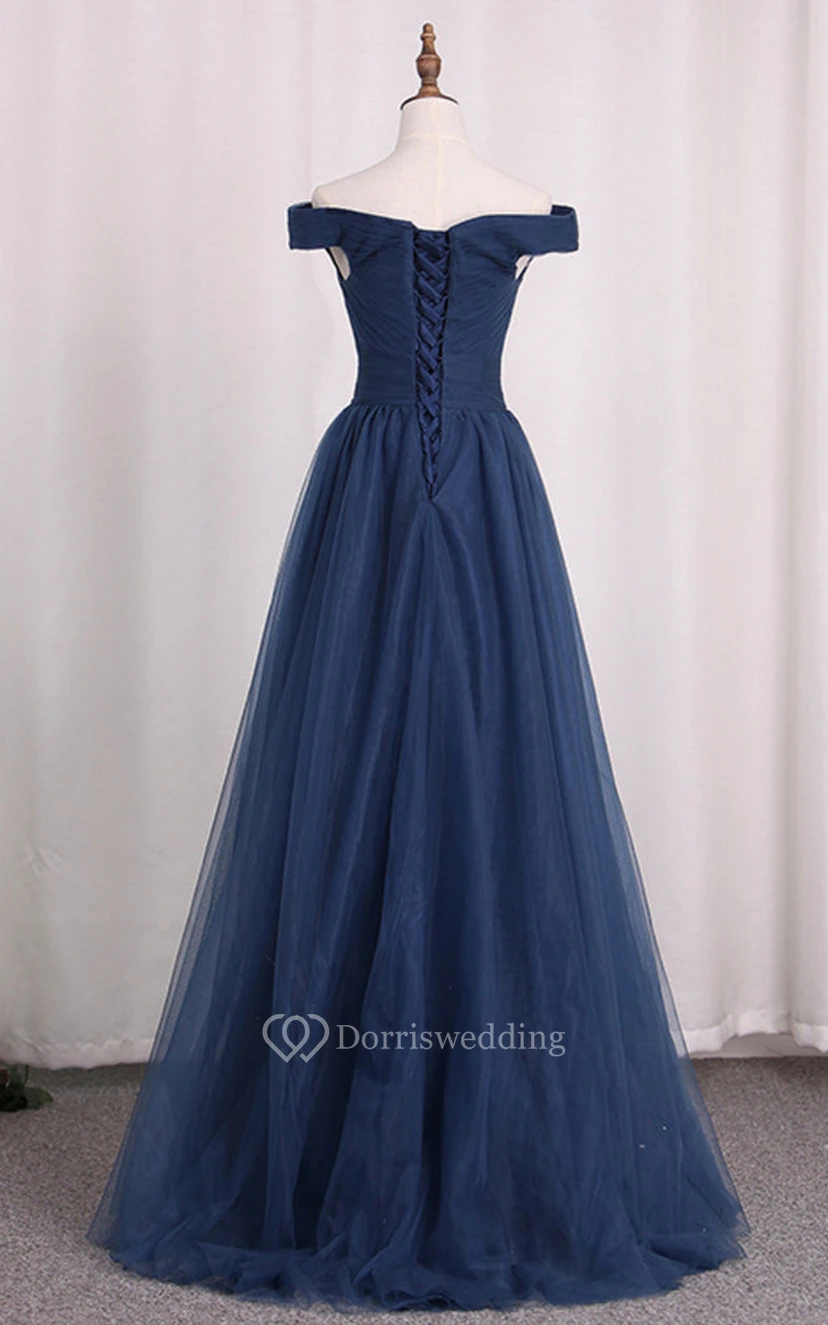 Robe de soirée moderne à traîne courte en tulle, coupe trapèze, dos corset et fronces, manches courtes, bustier. view 2