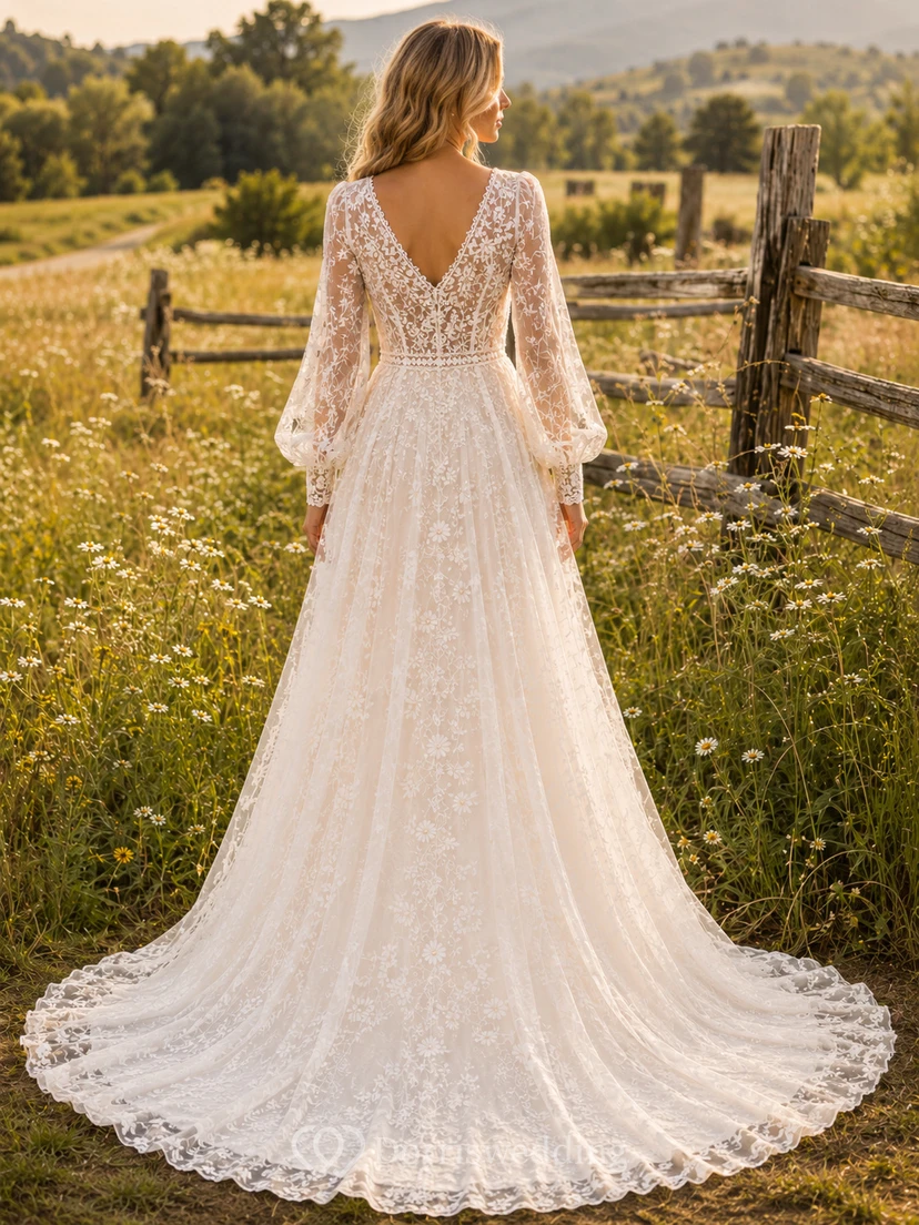 Robe de mariée champêtre en dentelle, coupe trapèze, col en V, manches longues, traîne chapelle view 2