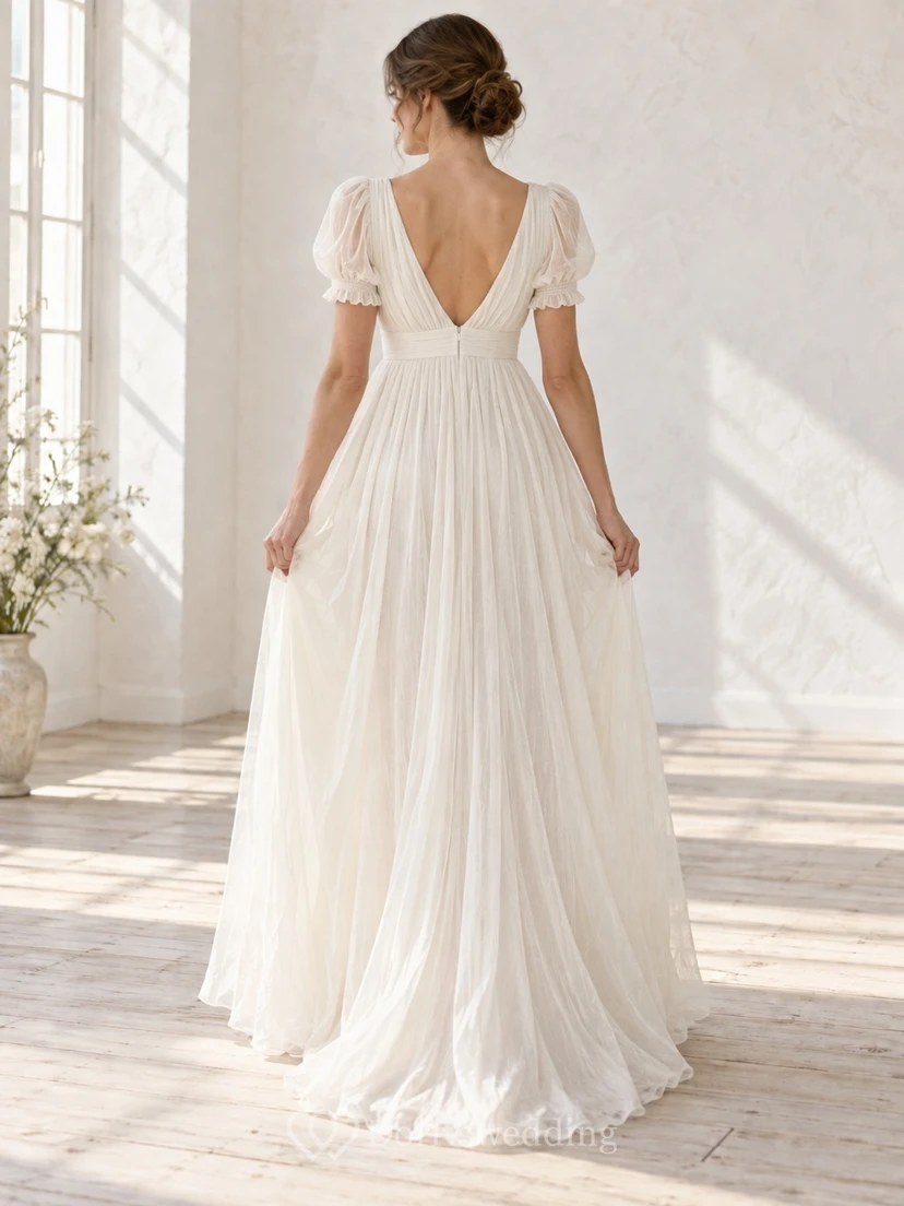 Vestido de novia largo y fluido de voile tejido fruncido, estilo imperio, con escote en V y mangas abullonadas. view 2