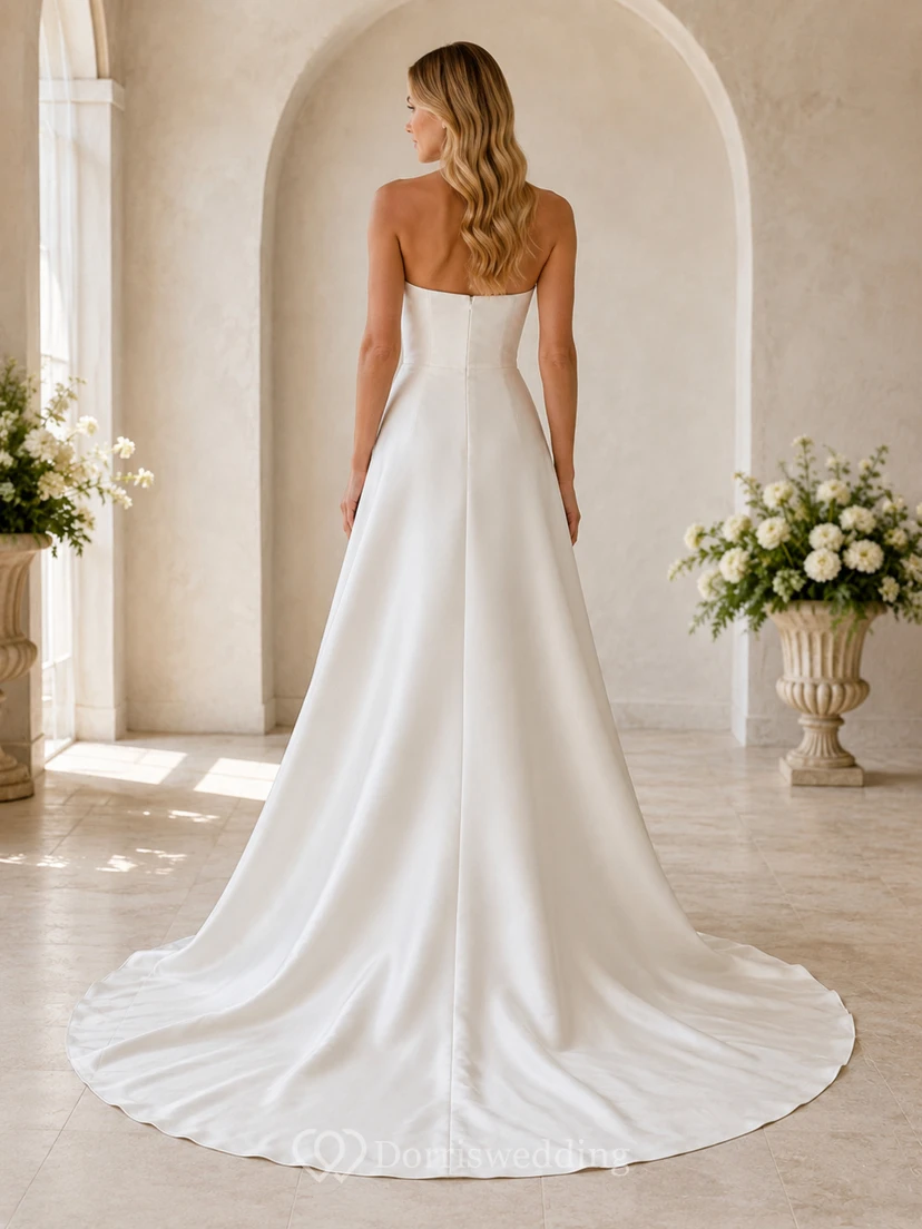 Brautkleid aus Satin, A-Linie, trägerlos, Kapellenschleppe, tiefer V-Ausschnitt view 2