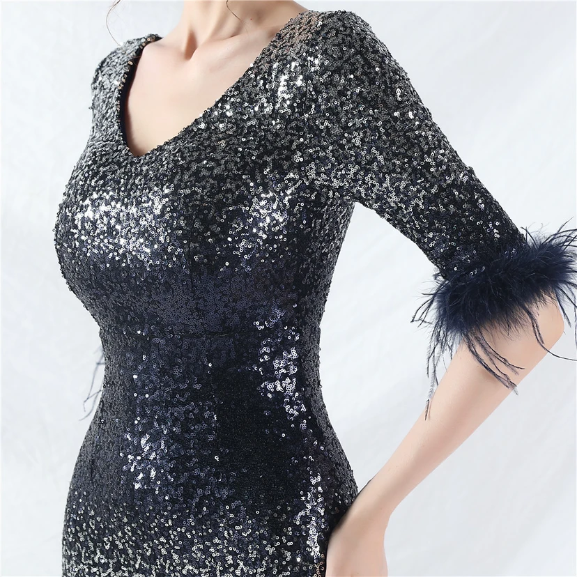 Robe de soirée artisanale à manches longues ornée de plumes d'autruche et de perles dégradées view 29