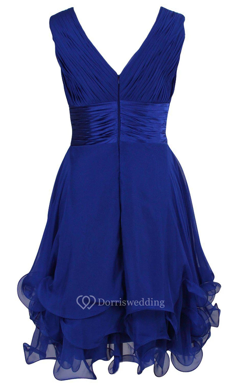 Vestido sin mangas con escote en V y corte en A con volantes. view 2