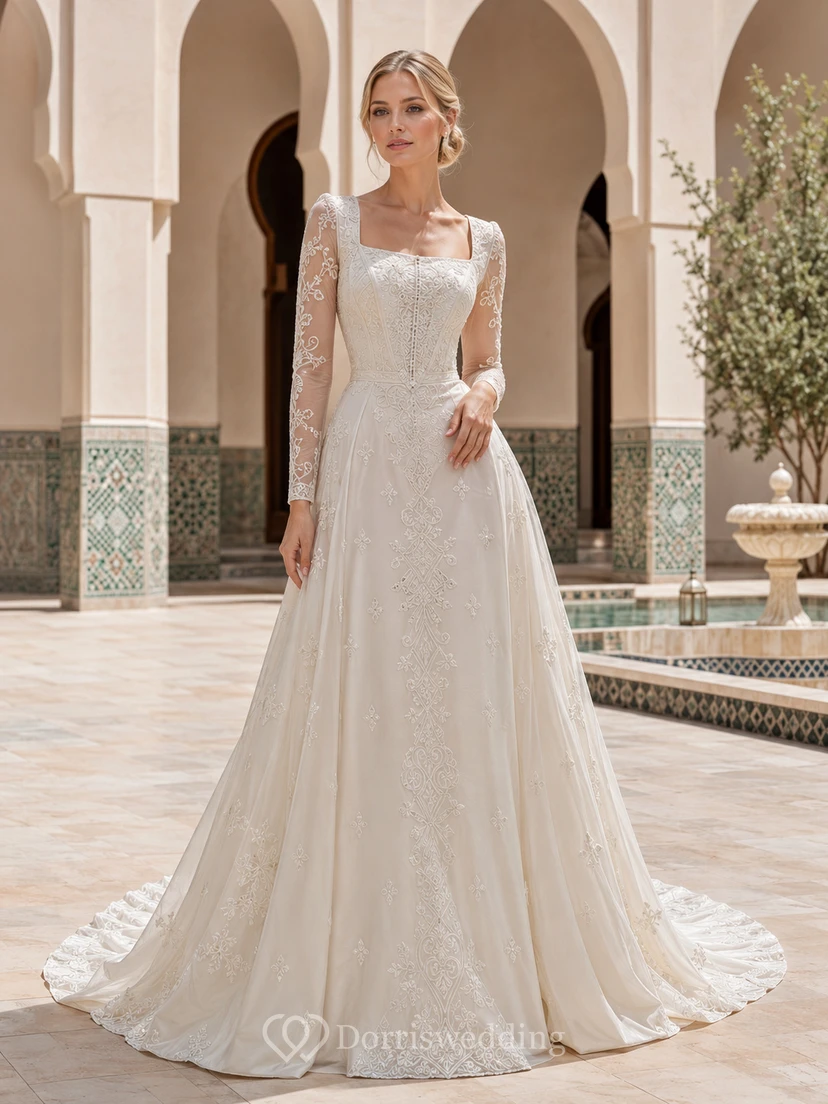 Robe de mariée trapèze en dentelle à manches longues et col carré, manches longues, bouton illusion et traîne courte