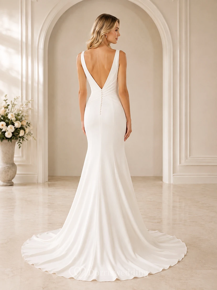 Robe de mariée sirène en satin stretch, col carré, sans manches, traîne. view 2